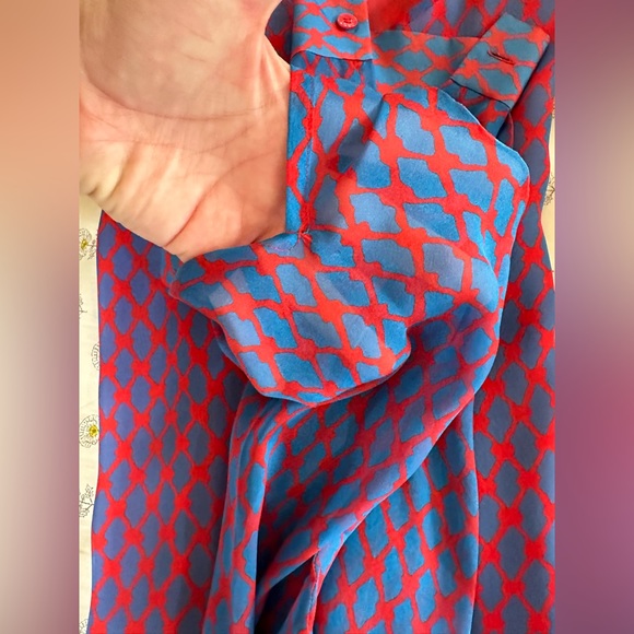 💐Miss me silk button down LS blouse. Size 8 - Picture 10 of 11